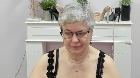 Snapshot of iris_xdesire chatting on March 17, 2026, 7:01 am I R I S online show from March 17, 2026, 7:01 am