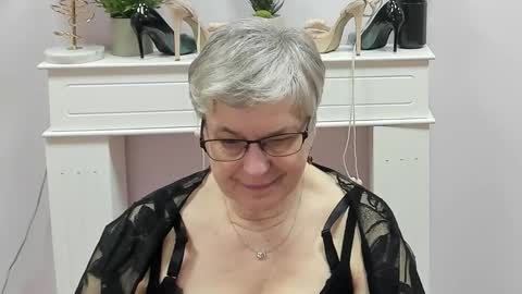 Snapshot of iris_xdesire chatting on March 18, 2026, 7:11 am I R I S online show from March 18, 2026, 7:11 am