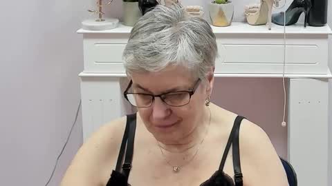 Snapshot of iris_xdesire chatting on March 20, 2026, 7:13 am I R I S online show from March 20, 2026, 7:13 am