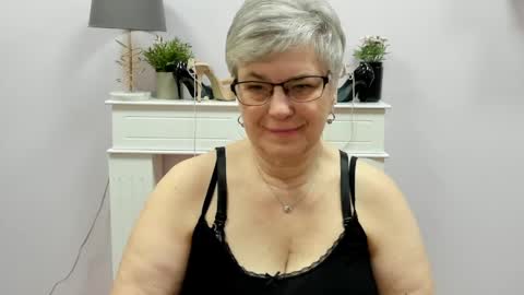 Snapshot of iris_xdesire chatting on March 24, 2026, 7:02 am I R I S online show from March 24, 2026, 7:02 am