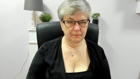 Snapshot of iris_xdesire chatting on April 9, 2026, 6:13 am I R I S online show from April 9, 2026, 6:13 am