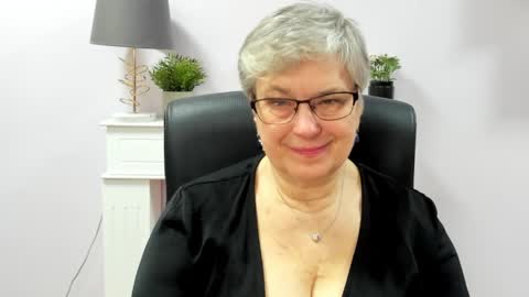 Snapshot of iris_xdesire chatting on April 10, 2026, 6:51 am I R I S online show from April 10, 2026, 6:51 am