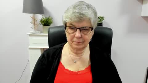 Snapshot of iris_xdesire chatting on April 24, 2026, 7:44 am I R I S online show from April 24, 2026, 7:44 am