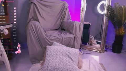 Snapshot of irisreynolds chatting on December 15, 2024, 8:52 am Maria online show from December 15, 2024, 8:52 am