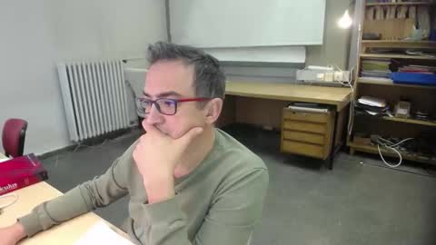 Snapshot of ironchrome chatting on November 18, 2025, 8:41 am IronChrome online show from November 18, 2025, 8:41 am