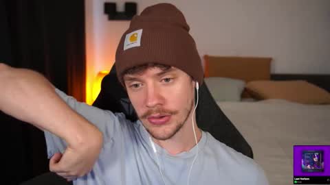 Sam online show from September 22, 2025, 1:24 pm