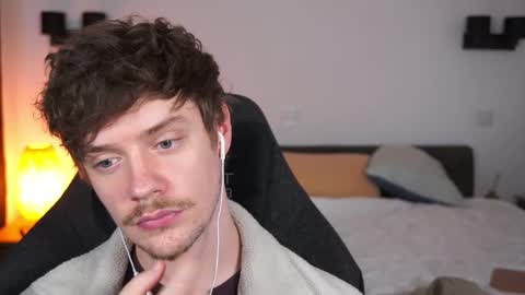 Sam online show from October 3, 2025, 3:53 pm