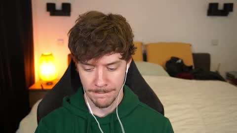 Sam online show from October 5, 2025, 6:17 pm