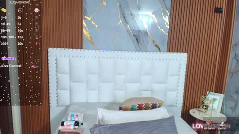 Sandy  online show from December 15, 2024, 11:55 am