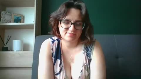 Paris online show from July 7, 2026, 6:47 am