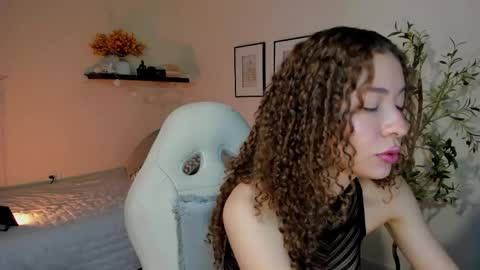 Snapshot of isa_____ chatting on April 29, 2026, 10:49 pm isa_____ online show from April 29, 2026, 10:49 pm