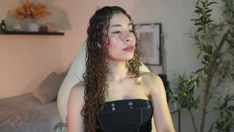 Snapshot of isa_____ chatting on May 20, 2026, 2:51 am isa_____ online show from May 20, 2026, 2:51 am