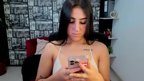 Isa and Natasha online show from May 22, 2026, 1:39 pm
