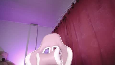 Isabella  online show from November 5, 2025, 10:48 am