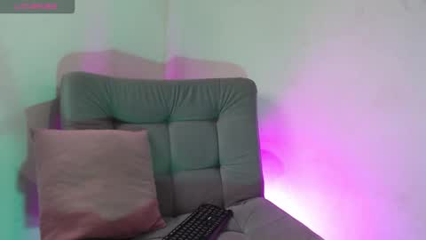 Isabella Hall online show from February 8, 2026, 10:35 pm