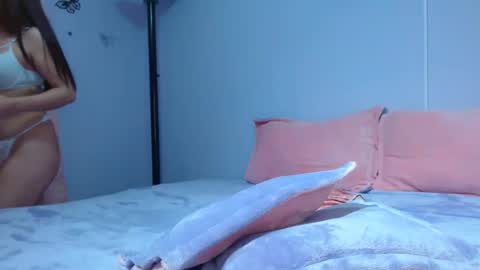 Snapshot of isa_jones1 chatting on December 3, 2024, 1:41 am isa_jones1 online show from December 3, 2024, 1:41 am