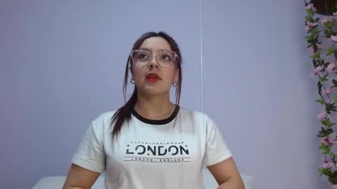 Snapshot of isa_jones1 chatting on December 14, 2024, 1:06 am isa_jones1 online show from December 14, 2024, 1:06 am