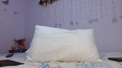 Snapshot of isa_jones1 chatting on December 15, 2024, 6:18 am isa_jones1 online show from December 15, 2024, 6:18 am