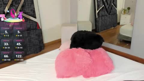 oIssaJonneso online show from September 10, 2025, 12:27 pm