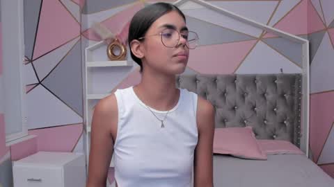 Snapshot of isa_little4u chatting on February 13, 2025, 7:21 pm online show from February 13, 2025, 7:21 pm