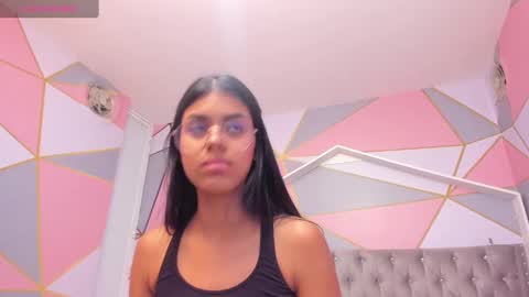 Snapshot of isa_little4u chatting on February 20, 2025, 10:26 pm online show from February 20, 2025, 10:26 pm