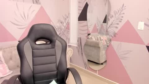 Snapshot of isa_little4u chatting on March 3, 2025, 1:31 pm online show from March 3, 2025, 1:31 pm