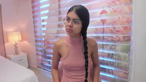 Snapshot of isa_little4u chatting on September 12, 2025, 11:54 am online show from September 12, 2025, 11:54 am