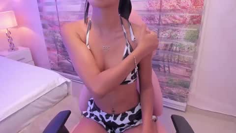 Snapshot of isa_little4u chatting on September 16, 2025, 10:38 am online show from September 16, 2025, 10:38 am