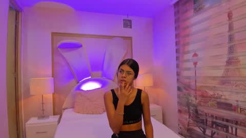 Snapshot of isa_little4u chatting on September 24, 2025, 10:51 am online show from September 24, 2025, 10:51 am