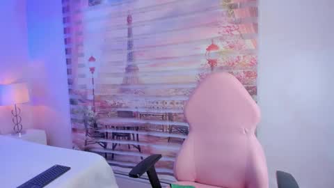 Snapshot of isa_little4u chatting on October 4, 2025, 11:30 am online show from October 4, 2025, 11:30 am