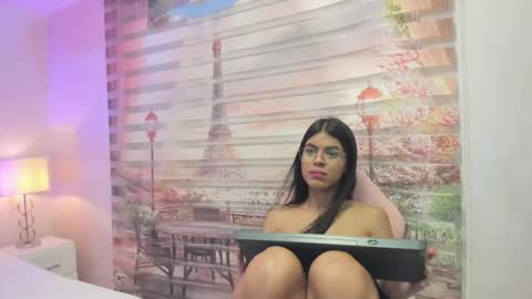 Snapshot of isa_little4u chatting on October 8, 2025, 10:13 am online show from October 8, 2025, 10:13 am