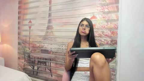 Snapshot of isa_little4u chatting on October 17, 2025, 3:20 am online show from October 17, 2025, 3:20 am
