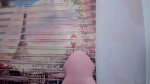 Snapshot of isa_little4u chatting on October 18, 2025, 3:31 am online show from October 18, 2025, 3:31 am