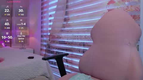 Snapshot of isa_little4u chatting on October 26, 2025, 3:29 pm online show from October 26, 2025, 3:29 pm