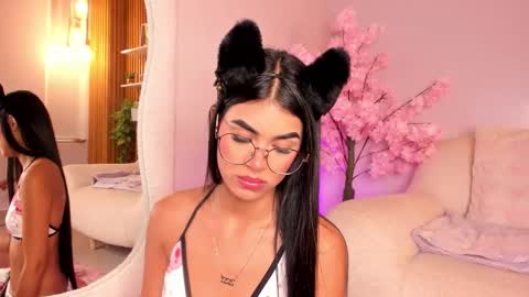 Snapshot of isa_little4u chatting on November 16, 2025, 10:54 am online show from November 16, 2025, 10:54 am