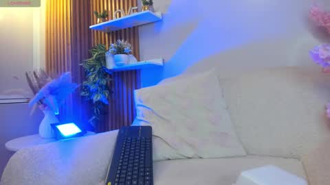 Snapshot of isa_little4u chatting on November 20, 2025, 3:18 am online show from November 20, 2025, 3:18 am