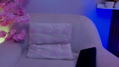 Snapshot of isa_little4u chatting on November 23, 2025, 4:12 am online show from November 23, 2025, 4:12 am