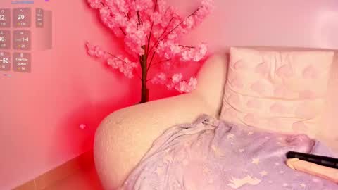 Snapshot of isa_little4u chatting on November 23, 2025, 4:18 pm online show from November 23, 2025, 4:18 pm