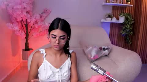 Snapshot of isa_little4u chatting on November 30, 2025, 3:49 pm online show from November 30, 2025, 3:49 pm