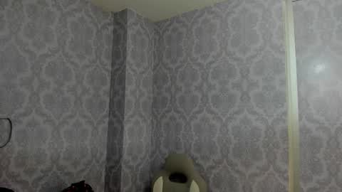 Snapshot of isa_little4u chatting on December 2, 2025, 3:23 am online show from December 2, 2025, 3:23 am