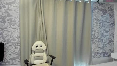 Snapshot of isa_little4u chatting on December 3, 2025, 9:24 pm online show from December 3, 2025, 9:24 pm