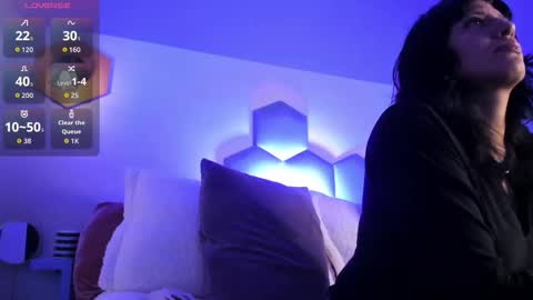 Isa  online show from December 21, 2025, 9:11 pm