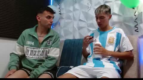 Snapshot of isaac_tan chatting on September 12, 2025, 8:03 am Isaac tan online show from September 12, 2025, 8:03 am