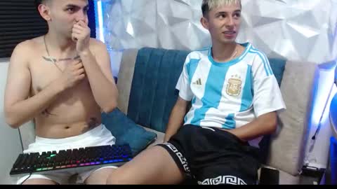 Snapshot of isaac_tan chatting on September 19, 2025, 2:24 am Isaac tan online show from September 19, 2025, 2:24 am