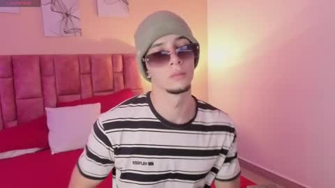 isaacblaze  online show from May 15, 2026, 3:46 am