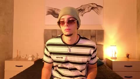 isaacblaze  online show from May 20, 2026, 3:45 am