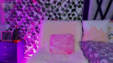 Isa online show from December 17, 2025, 10:27 pm