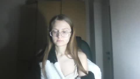 isabel_loveee online show from February 4, 2026, 6:03 pm