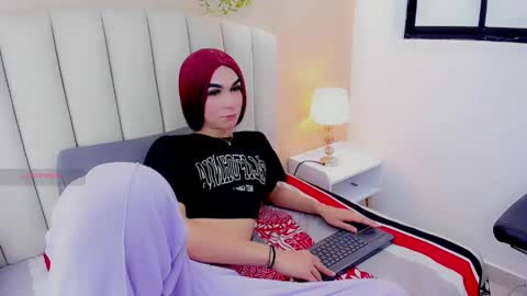isabel_palmer online show from May 26, 2026, 7:10 pm