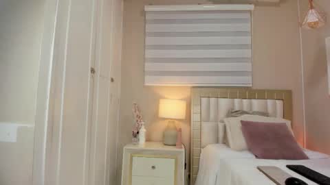 isabela__x online show from March 23, 2026, 11:25 am